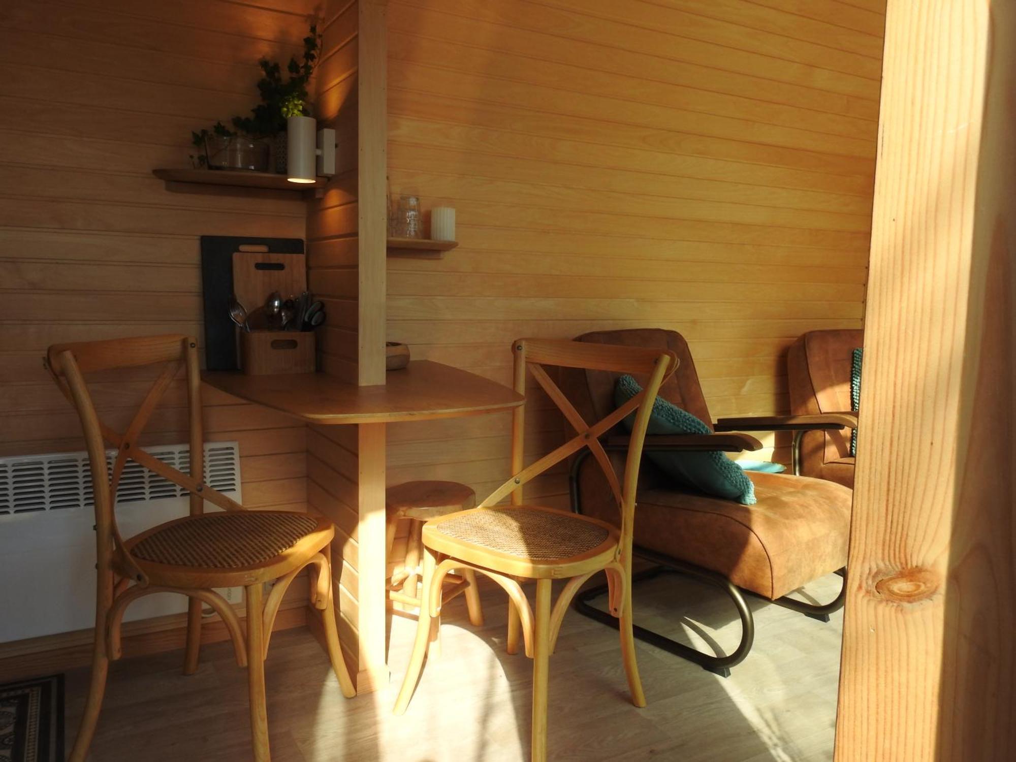 De Hut, In Natuurgebied En Vlakbij Het Campsite